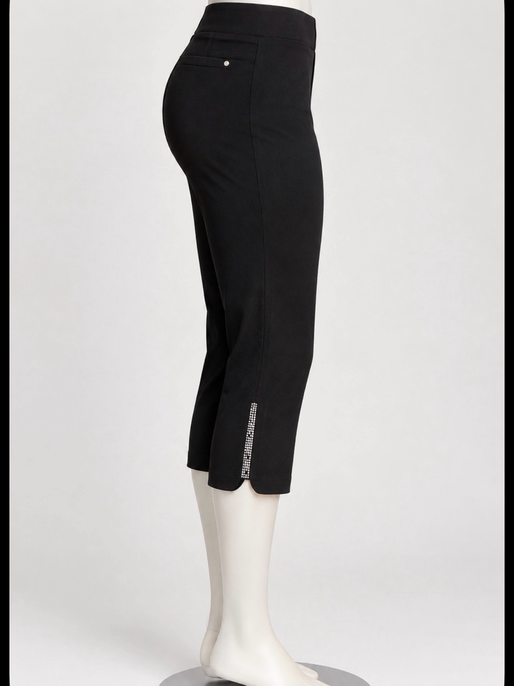 Style & Co women’s sz 12 black Capri pants with Rhinestones accents NICE STYLE
